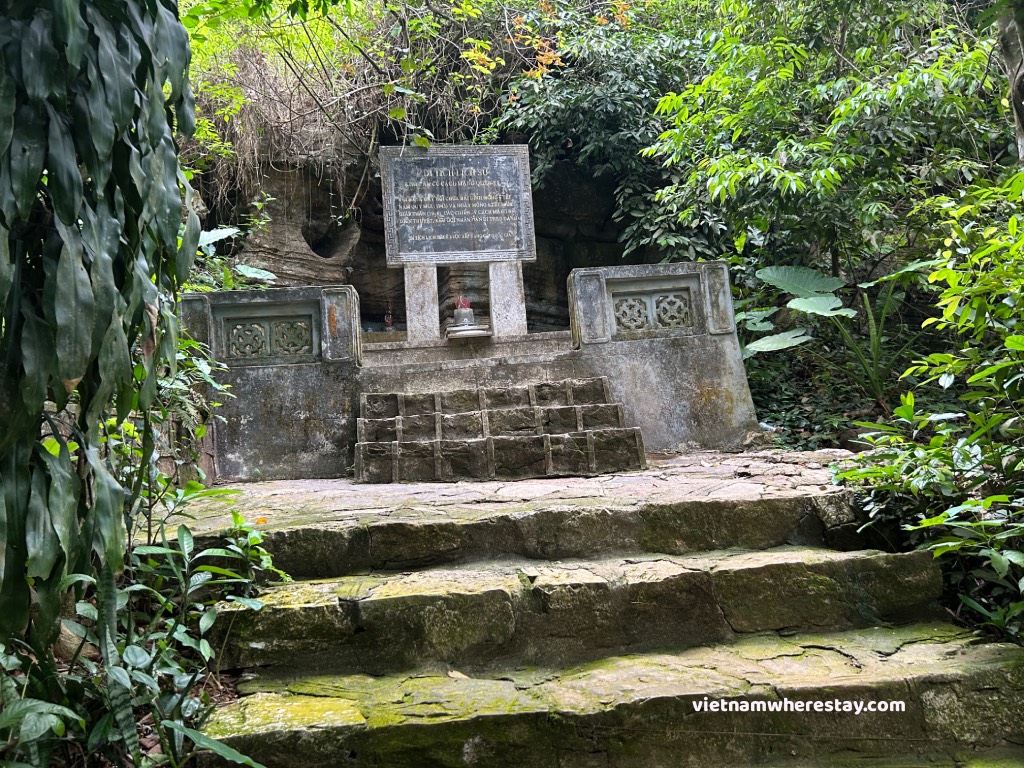 Stone monument Bai Dinh