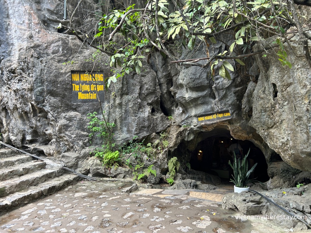Tiger Cave at the bottom of the stairs in the lying dragon mountain