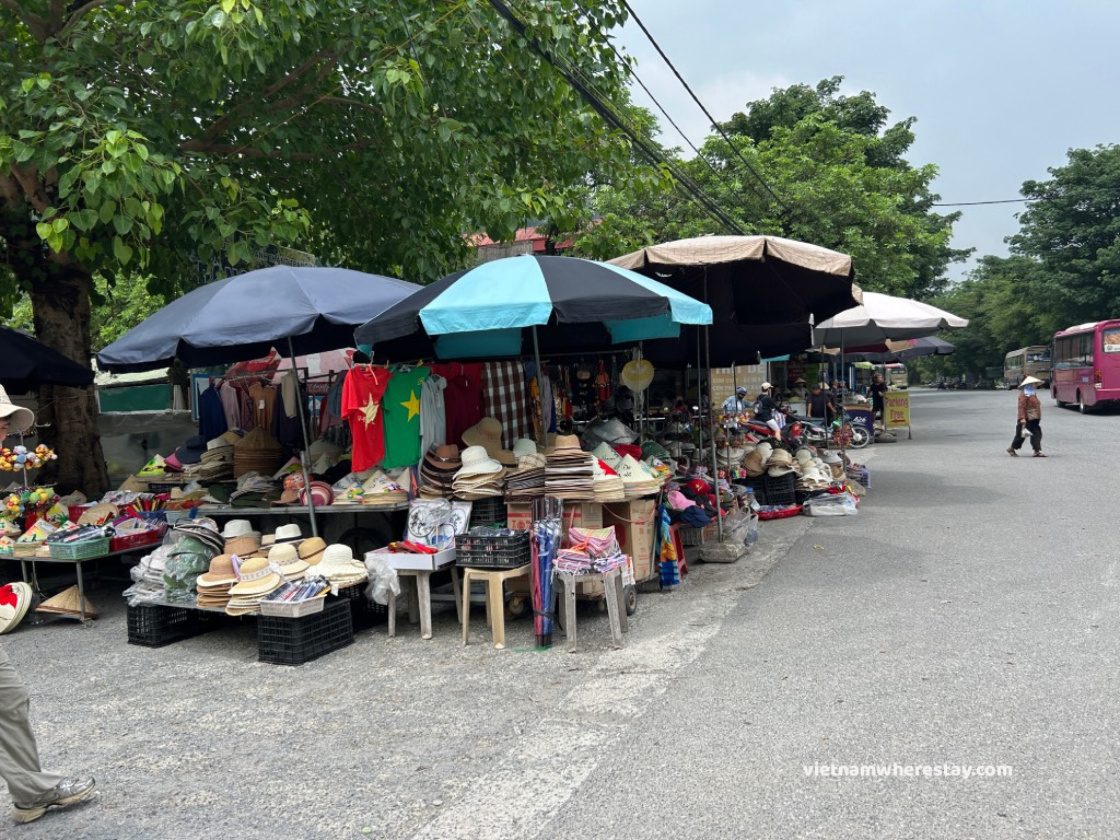 Souvenir shops at Hoa Lu Ancient Capital
