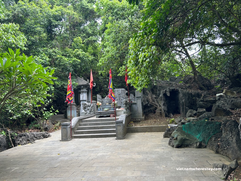 Tomb of King Dinh